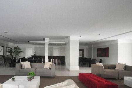 Apartamento à venda com 246m², 3 quartos e 4 vagas Apartamento à venda com 246m², 3 quartos e 4 vagasÁrea comum - Salão de festas