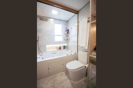 Apartamento à venda com 246m², 3 quartos e 4 vagasBanheiro da Suíte 1