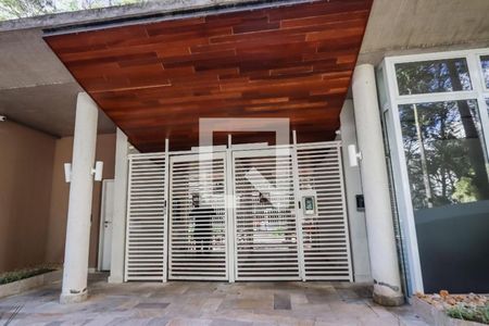 Apartamento à venda com 246m², 3 quartos e 4 vagas Apartamento à venda com 246m², 3 quartos e 4 vagasFachada e portaria