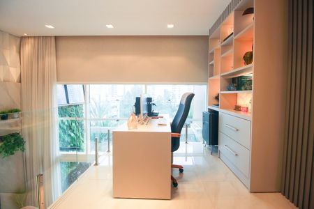 Apartamento à venda com 246m², 3 quartos e 4 vagasEscritório