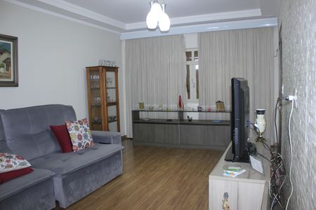 Casa à venda com 166m², 3 quartos e 2 vagasSala