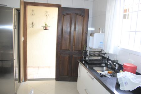 Casa à venda com 166m², 3 quartos e 2 vagasCozinha