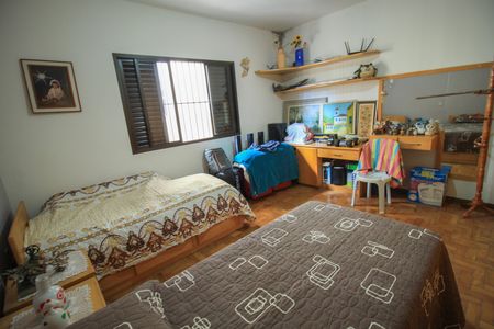 Casa à venda com 300m², 3 quartos e 6 vagas Casa à venda com 300m², 3 quartos e 6 vagasQuarto 2