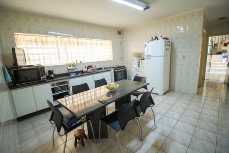 Casa à venda com 300m², 3 quartos e 6 vagas Casa à venda com 300m², 3 quartos e 6 vagasCozinha