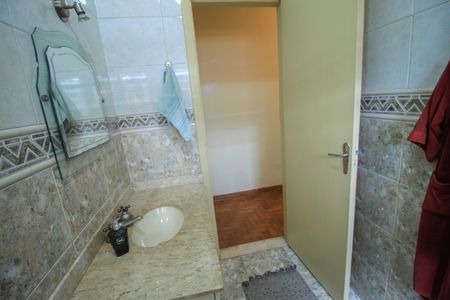 Casa à venda com 300m², 3 quartos e 6 vagas Casa à venda com 300m², 3 quartos e 6 vagasBanheiro Social