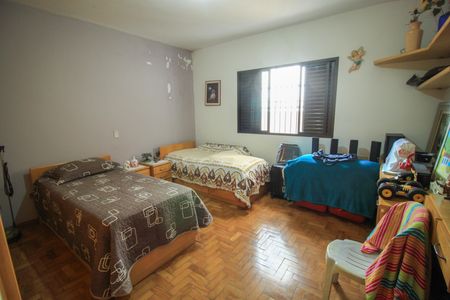 Casa à venda com 300m², 3 quartos e 6 vagas Casa à venda com 300m², 3 quartos e 6 vagasQuarto 2