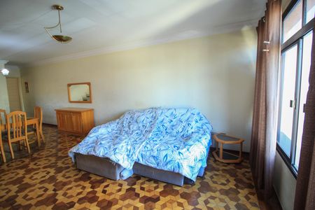 Casa à venda com 300m², 3 quartos e 6 vagas Casa à venda com 300m², 3 quartos e 6 vagasSala