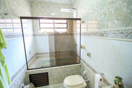 Casa à venda com 300m², 3 quartos e 6 vagas Casa à venda com 300m², 3 quartos e 6 vagasBanheiro da Suíte