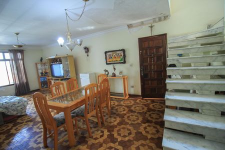 Casa à venda com 300m², 3 quartos e 6 vagas Casa à venda com 300m², 3 quartos e 6 vagasSala de Jantar