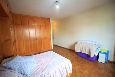 Casa à venda com 300m², 3 quartos e 6 vagas Casa à venda com 300m², 3 quartos e 6 vagasSuíte