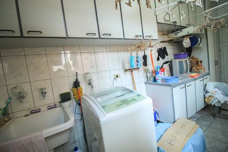 Casa à venda com 300m², 3 quartos e 6 vagas Casa à venda com 300m², 3 quartos e 6 vagasÁrea de Serviço