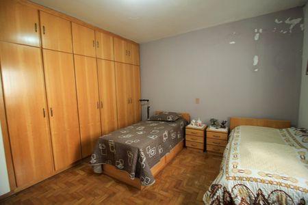 Casa à venda com 300m², 3 quartos e 6 vagas Casa à venda com 300m², 3 quartos e 6 vagasQuarto 2