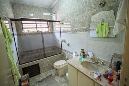 Casa à venda com 300m², 3 quartos e 6 vagas Casa à venda com 300m², 3 quartos e 6 vagasBanheiro da Suíte