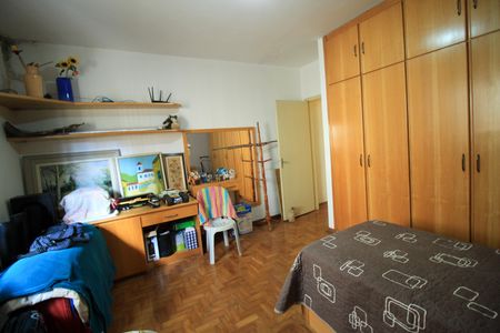 Casa à venda com 300m², 3 quartos e 6 vagas Casa à venda com 300m², 3 quartos e 6 vagasQuarto 2