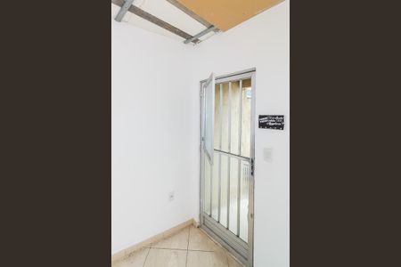Sala - Hall da entrada de casa para alugar com 1 quarto, 37m² em Brás de Pina, Rio de Janeiro