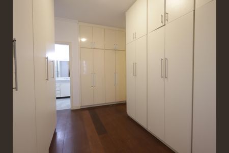 Casa de condomínio à venda com 420m², 3 quartos e 3 vagasSuíte 3