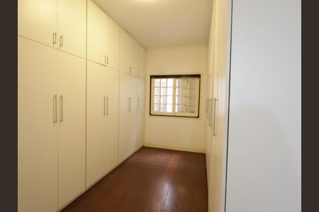 Casa de condomínio à venda com 420m², 3 quartos e 3 vagasSuíte 3