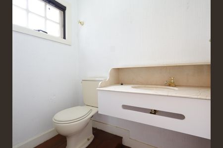 Casa de condomínio à venda com 420m², 3 quartos e 3 vagasLavabo