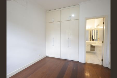 Casa de condomínio à venda com 420m², 3 quartos e 3 vagasSuíte 1