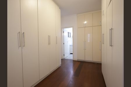 Casa de condomínio à venda com 420m², 3 quartos e 3 vagasSuíte 3