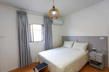 Casa à venda com 205m², 3 quartos e 2 vagasSuíte