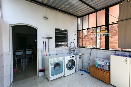 Casa à venda com 205m², 3 quartos e 2 vagasÁrea de Serviço