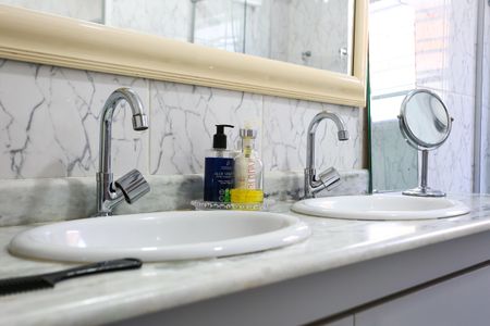 Casa à venda com 205m², 3 quartos e 2 vagasBanheiro da Suíte