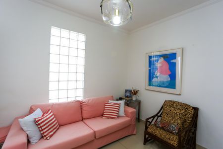 Casa à venda com 205m², 3 quartos e 2 vagasSala