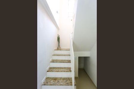 Casa à venda com 205m², 3 quartos e 2 vagasEscada