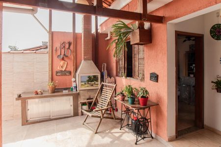 Casa à venda com 115m², 4 quartos e 3 vagas Casa à venda com 115m², 4 quartos e 3 vagasQuintal