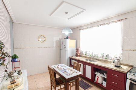 Casa à venda com 115m², 4 quartos e 3 vagas Casa à venda com 115m², 4 quartos e 3 vagasCozinha