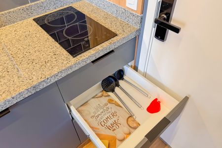 Studio para alugar com 23m², 1 quarto e sem vaga Studio para alugar com 23m², 1 quarto e sem vagaCozinha - Armários