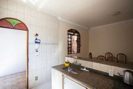 Casa à venda com 289m², 3 quartos e 3 vagasCozinha 