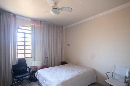 Casa à venda com 289m², 3 quartos e 3 vagasQuarto 2