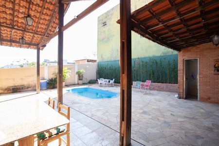 Casa à venda com 289m², 3 quartos e 3 vagasPiscina