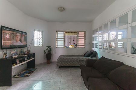 Casa para alugar com 116m², 3 quartos e 2 vagasSala