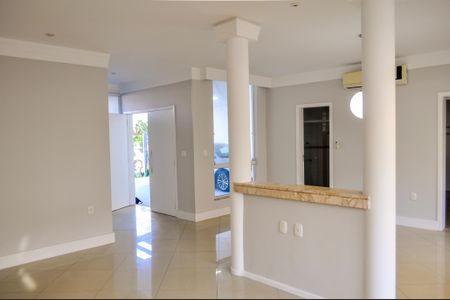 Sala de casa de condomínio para alugar com 5 quartos, 250m² em Hípica, Porto Alegre