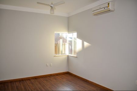 Casa de condomínio à venda com 250m², 5 quartos e 4 vagasQuarto 3