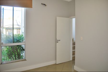 Casa de condomínio à venda com 250m², 5 quartos e 4 vagasQuarto 4