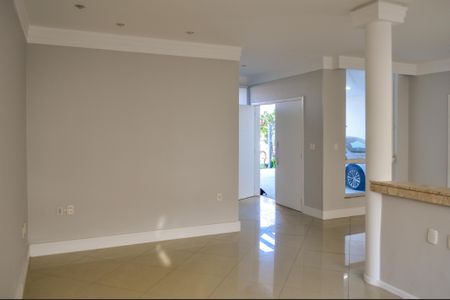 Casa de condomínio à venda com 250m², 5 quartos e 4 vagasSala