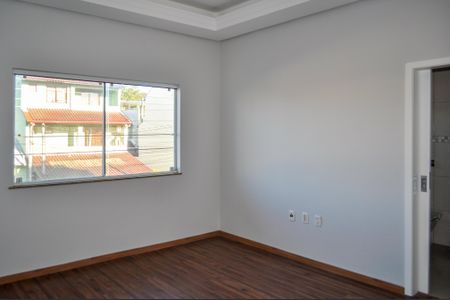Casa de condomínio à venda com 250m², 5 quartos e 4 vagasSuite