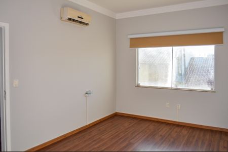 Casa de condomínio à venda com 250m², 5 quartos e 4 vagasQuarto 2