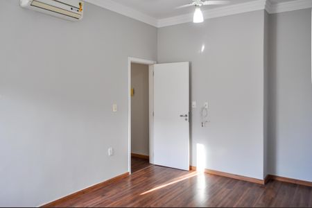 Casa de condomínio à venda com 250m², 5 quartos e 4 vagasQuarto 3