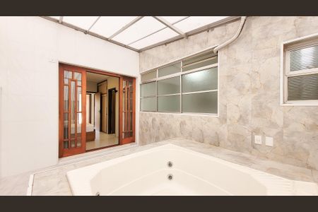 Apartamento à venda com 165m², 3 quartos e 2 vagasBanheiro da Suíte