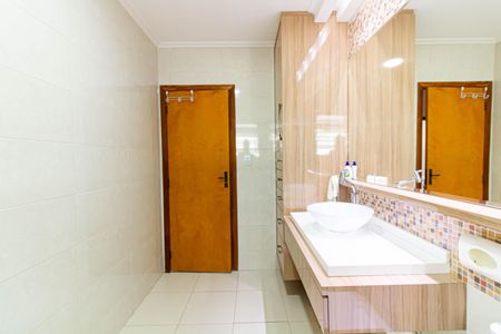 Casa à venda com 186m², 3 quartos e 2 vagas Casa à venda com 186m², 3 quartos e 2 vagasBanheiro Social