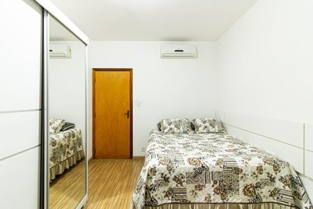 Casa à venda com 186m², 3 quartos e 2 vagas Casa à venda com 186m², 3 quartos e 2 vagasQuarto 2