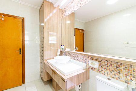 Casa à venda com 186m², 3 quartos e 2 vagas Casa à venda com 186m², 3 quartos e 2 vagasBanheiro Social