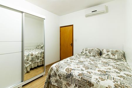 Casa à venda com 186m², 3 quartos e 2 vagas Casa à venda com 186m², 3 quartos e 2 vagasQuarto 2