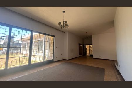 Casa para alugar com 213m², 2 quartos e 4 vagasSala