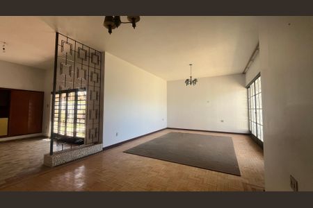 Casa para alugar com 213m², 2 quartos e 4 vagasSala
